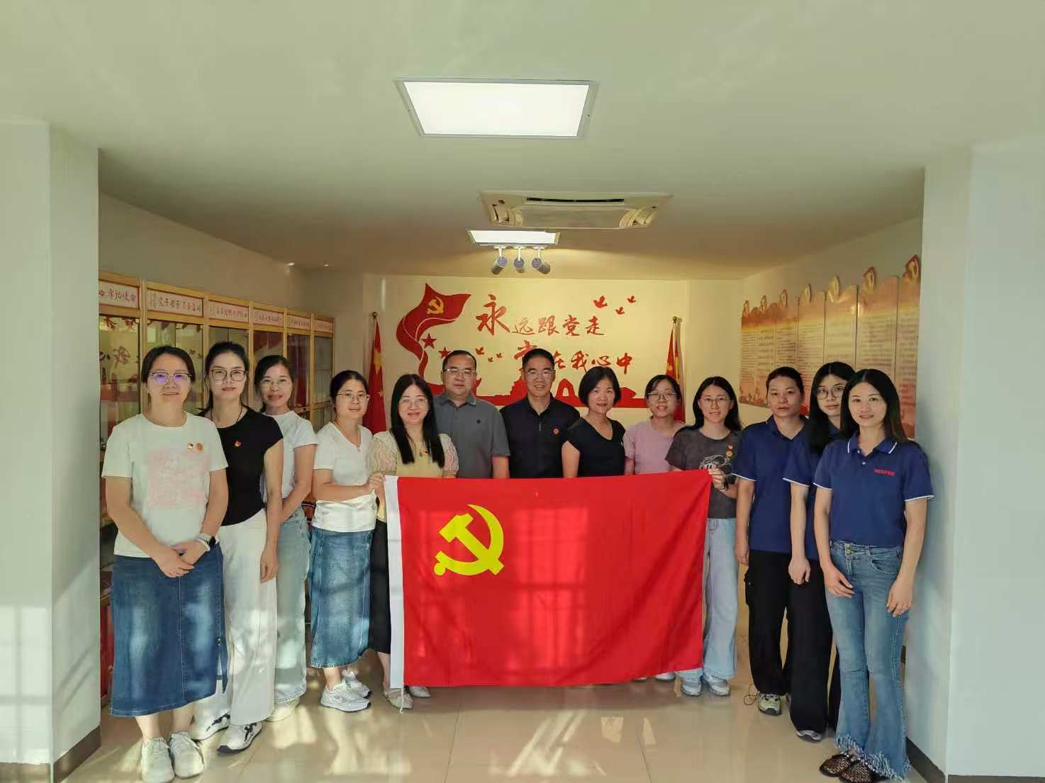 党建引领践初心，聚力护航企业发展｜尚友财税尚亿党支部开展迎国庆主题党课活动